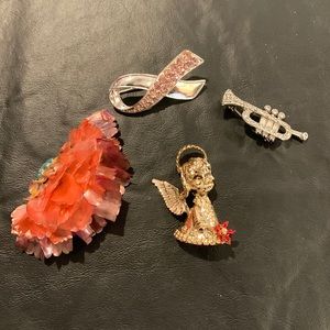 Costume set of 4 brooches